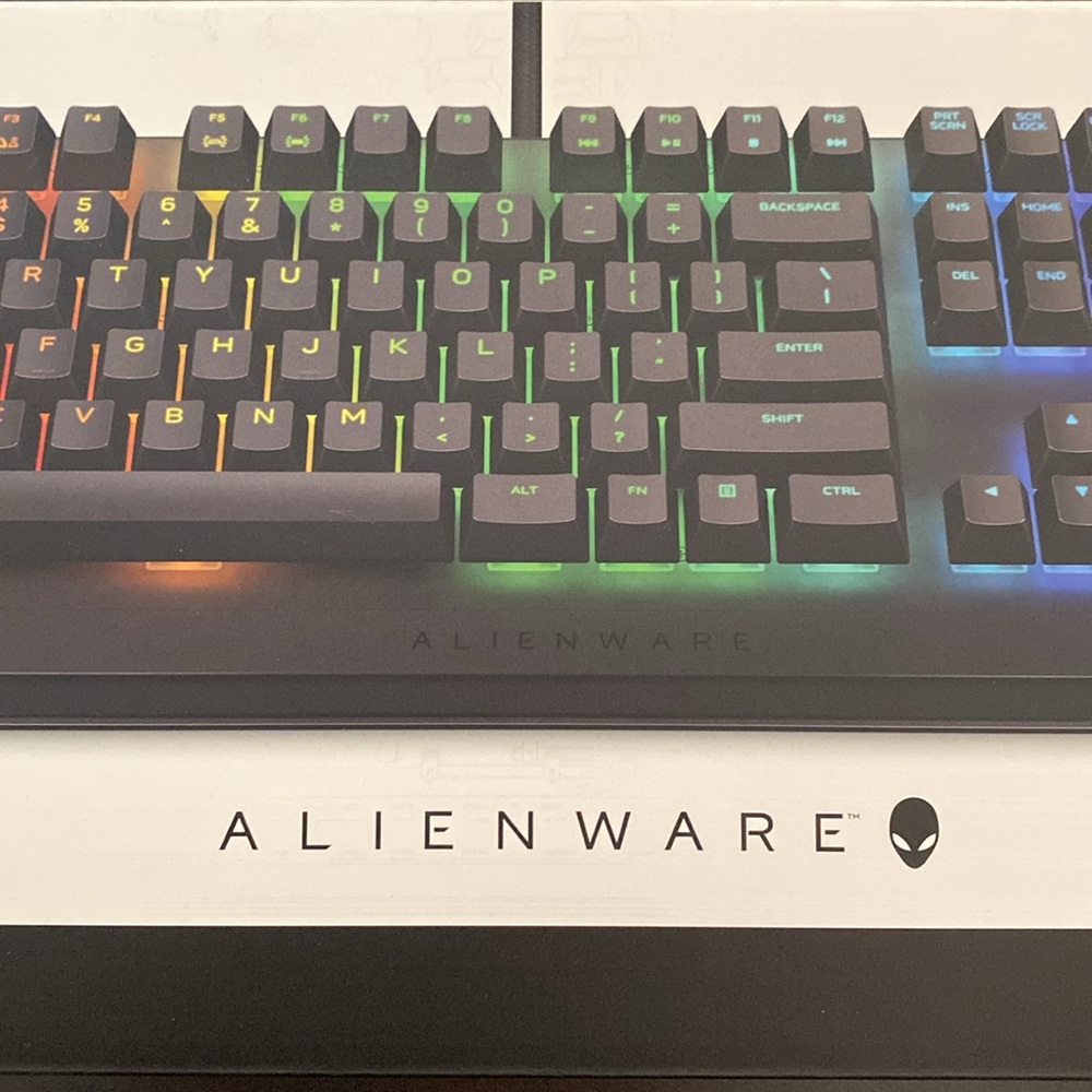 Alienware RGB Gaming Keyboard - Picture 2 of 5
